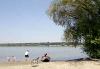 Kupalište na reci Dunav („Bela Stena“ (levo i desno od špica)) može se koristiti u svrhu kupanja i rekreacije