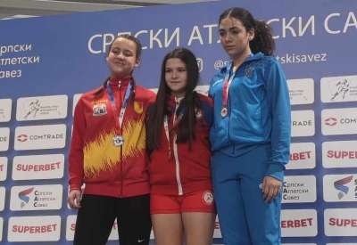 Talentovana atletičarka Tamiša Nikolina Radovanović osvojila je zlatnu medalju u disciplini bacanje kugle od dva kilograma