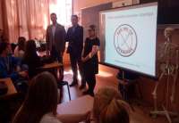 Vanja Udovičić, ministar sporta i omladine posetio je čas u Medicinskoj školi na kojem se govorilo o antidoping kontroli sportista