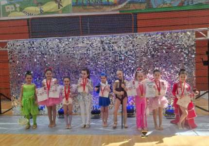 Plesni studio Balerina briljirao na Sirmium Dance Festivalu: Osvojene čak 73 medalje