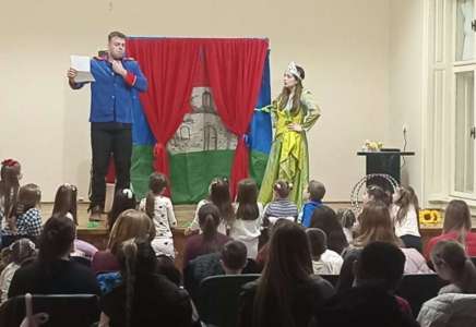 Predstava „Ko nosi najlepšu krunu“ oduševila publiku u Kačarevu