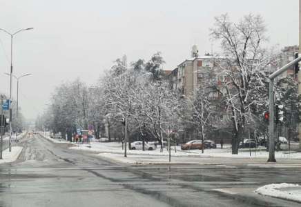 Iako sneg pada od juče saobraćaj u Pančevu se odvija nesmetano