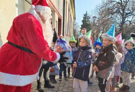 Podela paketića u Omoljici 17. decembra
