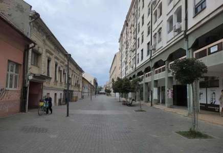 Saobraćajna policija: Zabranjeno vozilima ulaziti u Zmaj Jovinu ulicu