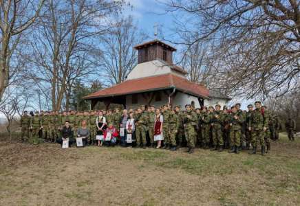 Dolovci ugostili kadete Vojne akademije i učenike Vojne gimnazije tokom kondicionog marša po Deliblatskoj peščari
