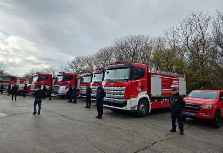 Sektoru za vanredne situacije uručeno sedam vatrogasnih cisterni