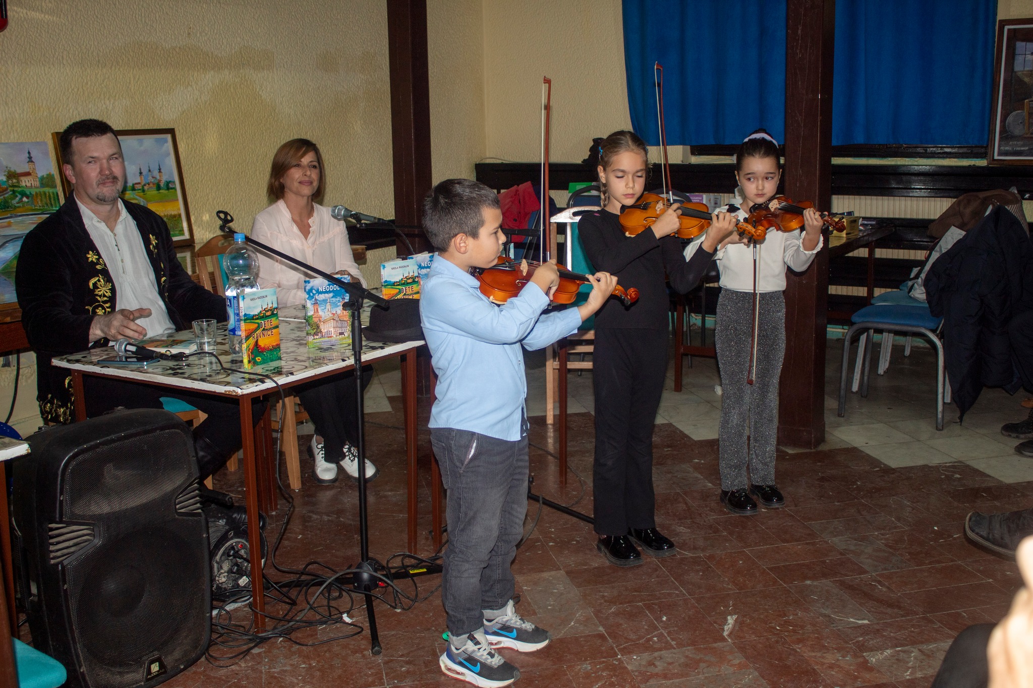 na promociji u dolovu