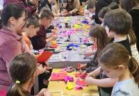 Oko 50 dece je uživalo u radionici uz muziku