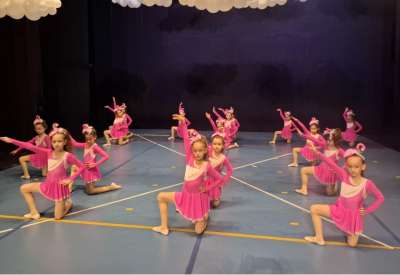 Publici je prikazano spektakularno plesno iskustvo - Gala veče koje je donelo spoj umetnosti, energije i emocije kroz klasičan balet, moderne plesne stilove, gimnastiku, koreografije koje ostavljaju bez daha