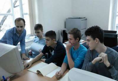 Nastavnik Nikola Koneski pokazao je Arhiv polaznicima grupe za istoriju u Centru za talente