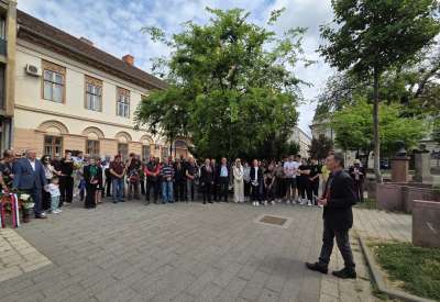 Nakon odavanja po&scaron;te stradalima, položeni su venci kod spomen-obeležja Narodnim herojima Drugog svetskog rata u znak sećanja na sve žrtve fa&scaron;izma i heroje koji su svoje živote dali za slobodu
