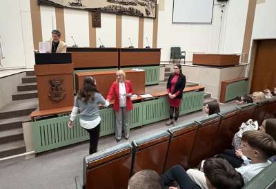 U školskoj 2024/25 ima 103 nagrađena učenika osnovnih i srednjih škola sa teritorije grada Pančeva koji su na republičkim i međunarodnim takmičenjima osvojili nagrade