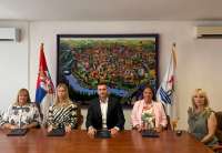 Gradonačelnik Aleksandar Stevanović je u ime Grada Pančeva, kao osnivača, potpisao Kolektivni ugovor na osnovu Odluke o ovlašćenju gradonačelnika za zaključivanje kolektivnih ugovora za javna preduzeća i javne službe čiji je osnivač Grad