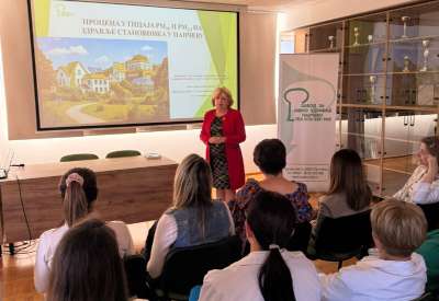 Uvodnu reč je održala prim. dr Ljiljana Lazić, direktorka Zavoda, koja je istakla značaj kontinuiranog unapređenja javnog zdravlja i rada Zavoda