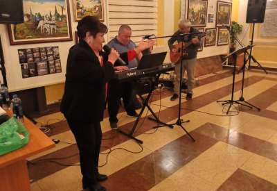 Na repertoaru ove muzičke grupe bile su džez melodije, evergreen pesme