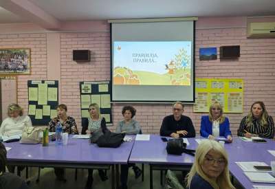 Sednici su prisustvovali predstavnici nastavnika osnovnih i srednjih škola u Pančevu, vaspitača i stručnih radnika PU „Dečja radost“, kao i predstavnici saveta roditelja škola i vrtića